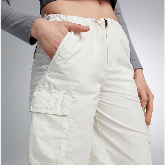 Off white cotton cargo parachute Bermuda shorts NWT - Picture 10 of 10